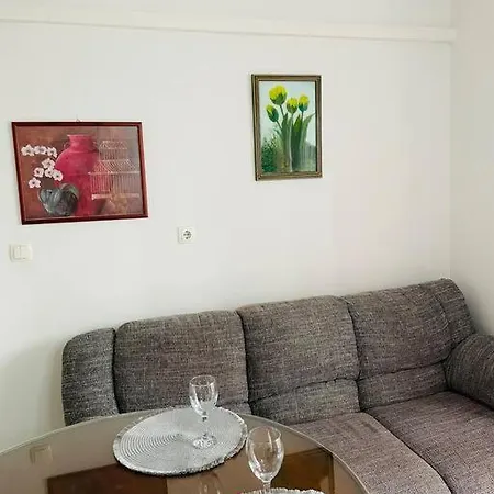 Elin Apartment *